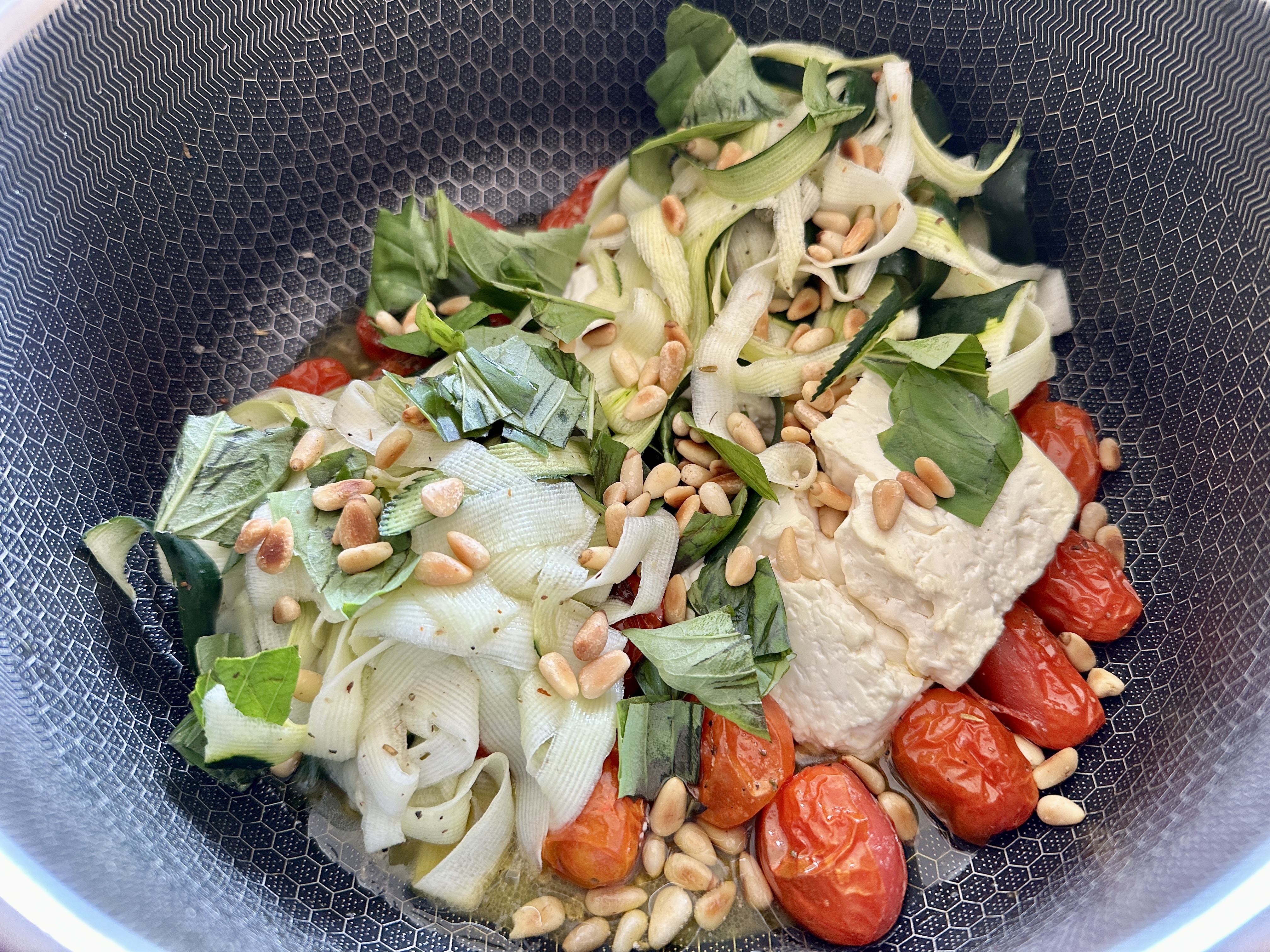 <i>Geschmorter</i><i>Feta-Tomaten-</i><i>Topf</i>